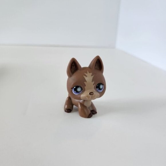 Littlest Pet Shop Other - Littlest Pet Shop German Shepherd Two Tone Brown LPS 867 Purple Eyes Dog Puppy